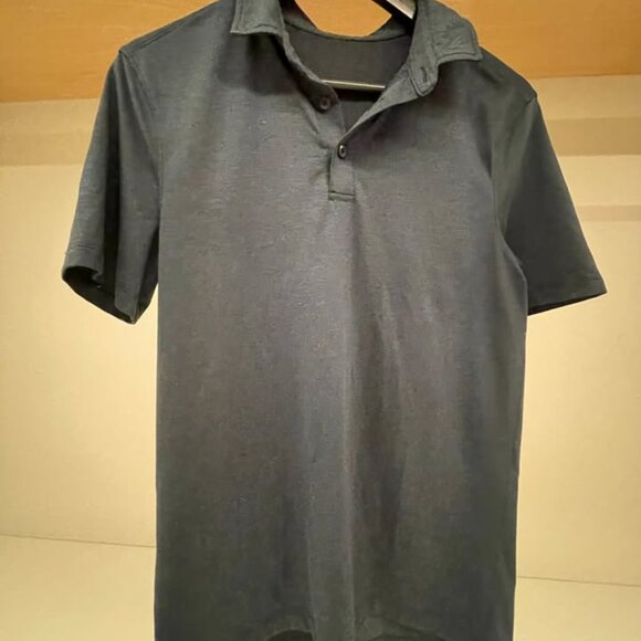 Bundle of men's Lululemon shirts. - Picture 6 of 6